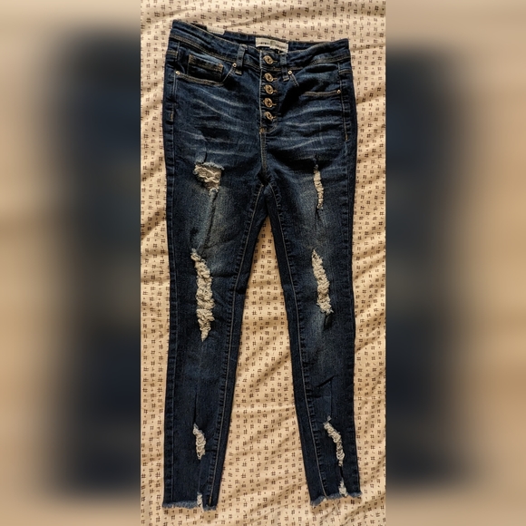 🎉3/$25🎉 DARK Almost Famous Jeans - Picture 2 of 5